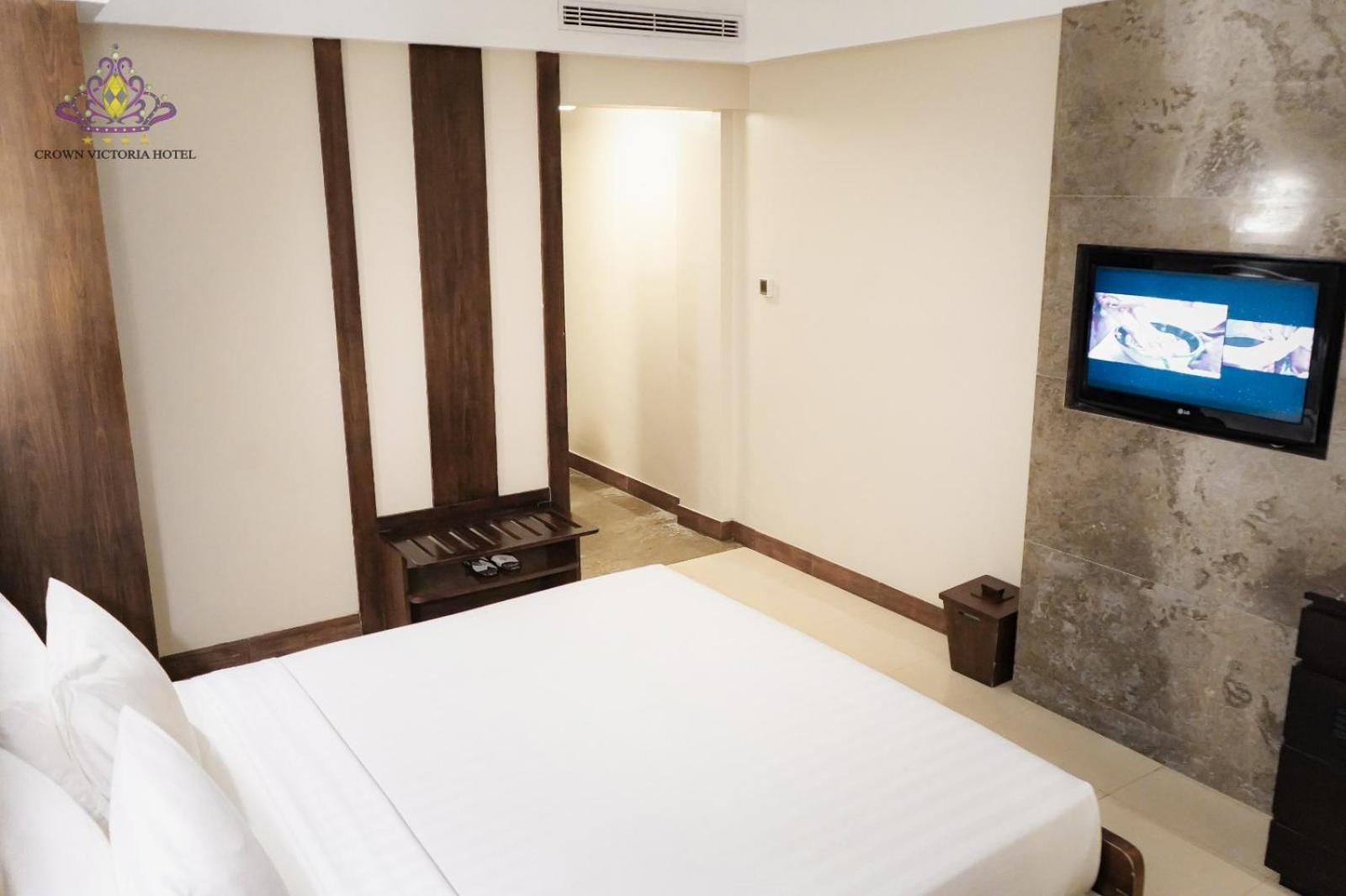 Crown Victoria Hotel Tulungagung Exterior photo
