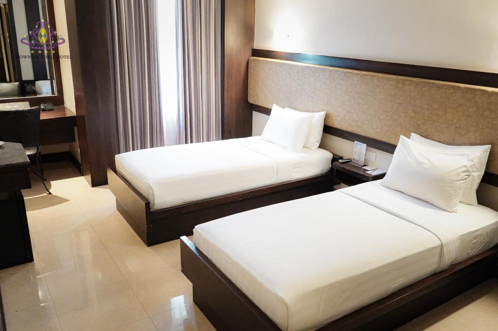 Crown Victoria Hotel Tulungagung Exterior photo