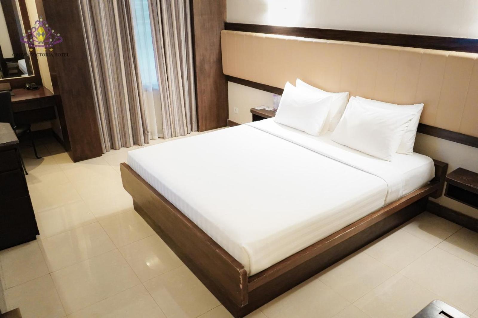 Crown Victoria Hotel Tulungagung Exterior photo