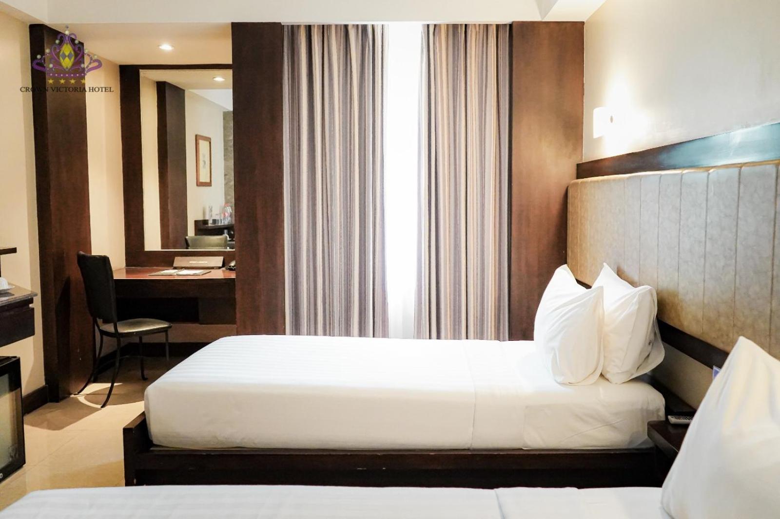 Crown Victoria Hotel Tulungagung Exterior photo