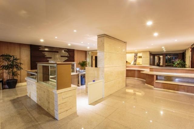 Crown Victoria Hotel Tulungagung Exterior photo