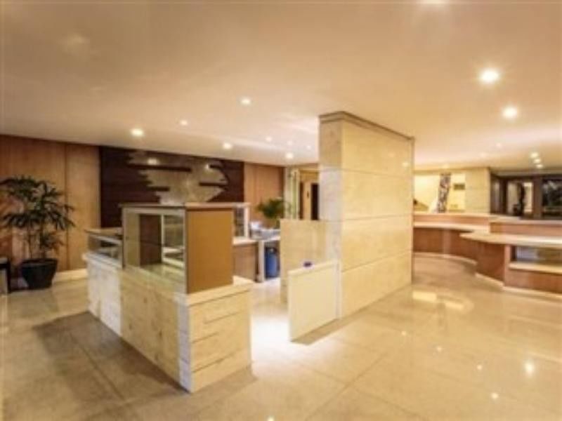 Crown Victoria Hotel Tulungagung Exterior photo